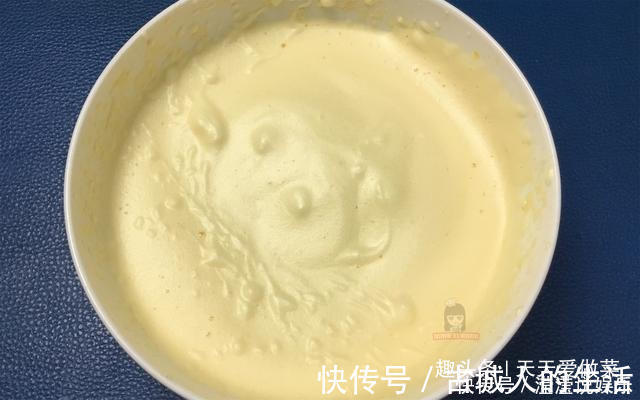 电饼铛|两个鸡蛋,一杯玉米粉,教你做香甜松软玉米饼,孩子们抢着吃