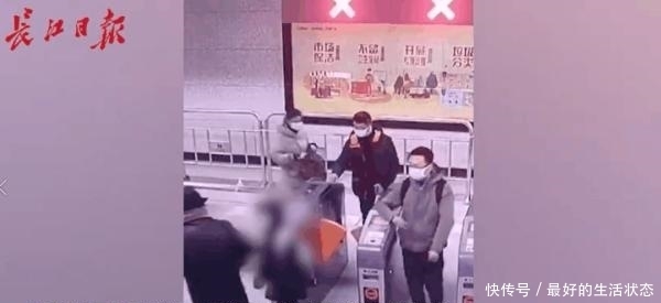 女孩8块钱吃海底捞,惊呆众人:千万别把孩子培养成这样的“聪明娃”