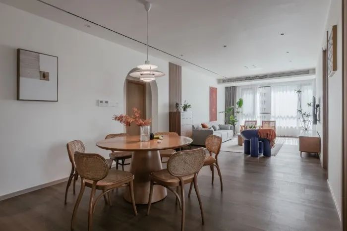 146㎡现代简约设计风格，打造南北朝向的明亮空间|黄石装修 | 过道