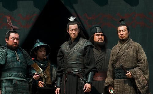 击败吕布|三国中的不败神话,武功天下第一的吕布,为何会败于平民李进之手