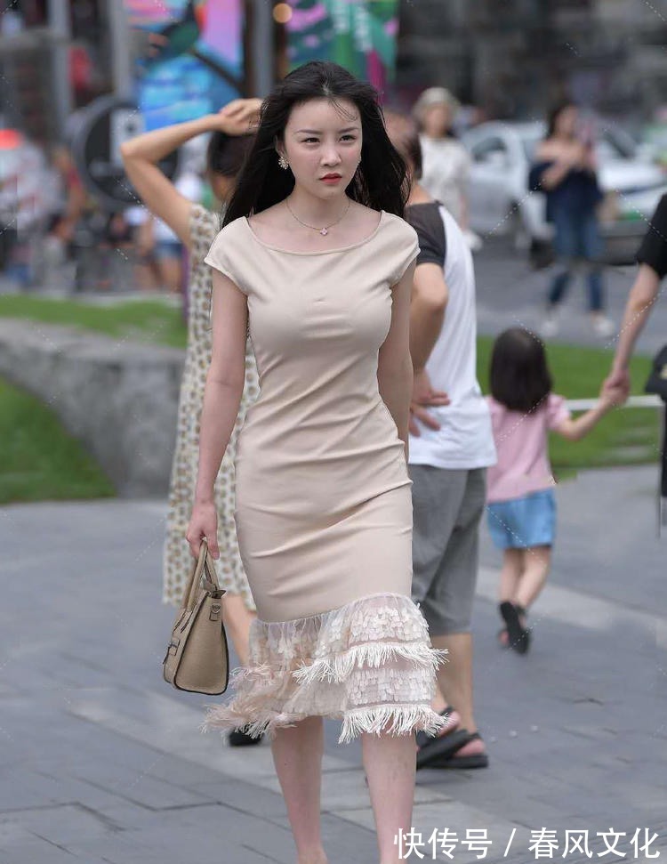 竹筐 编的“竹筐”高跟鞋,美女如此抠门,挣的钱给谁花