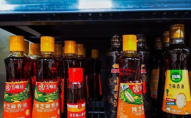 买香油时,无论牌子大小,只要没有“这个字”,都是勾兑假香油!