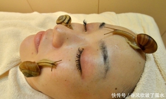 美女将蜗牛放在脸上任其爬行，5分钟后还要自掏腰包“犒赏”蜗牛
