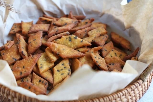 过年女儿就馋这零食，不加一滴油一滴水，酥脆可口，每年都做5斤