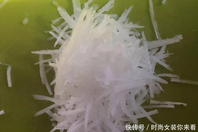 最近,我迷上了吃这饭,玉米面裹一圈,暄软馅香,营养足不发胖