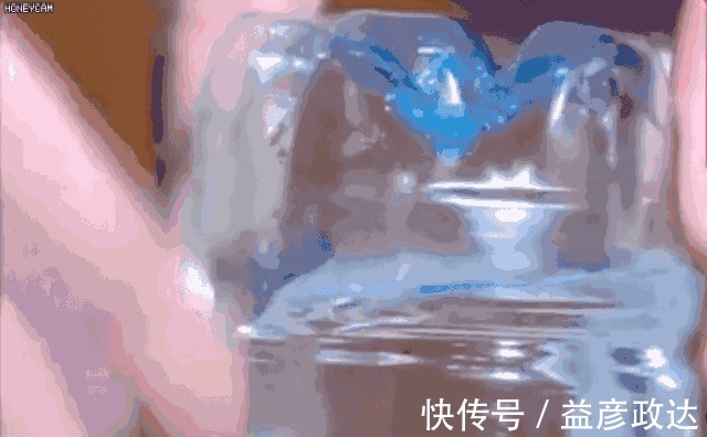 小苏打+|马桶水箱里放这个东西,再也用不到马桶刷了,好神奇啊