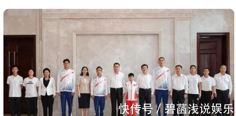 全运会|小身板却有大能量!全红婵与2位恩师久违同框,稳站C位表情专注