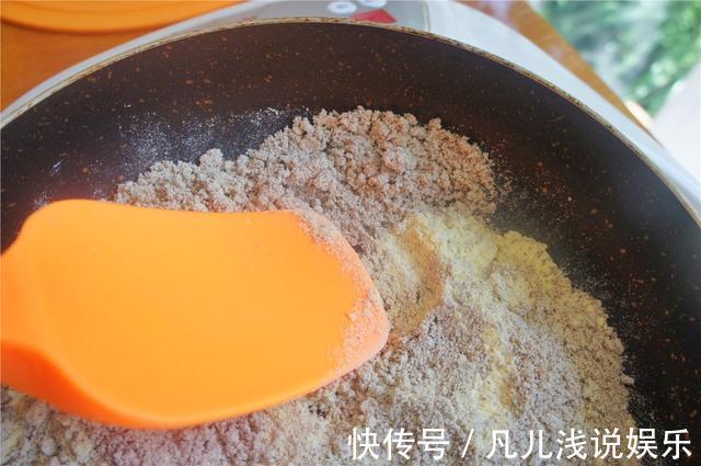 油茶面|童年记忆，用面粉冲水喝，干香浓稠还“管饱，”以后不用做早餐了