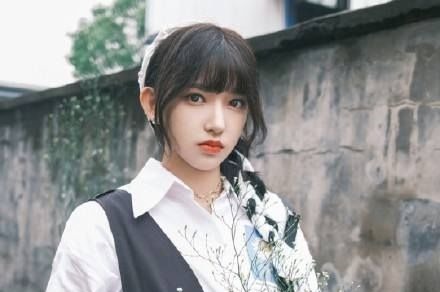 太尴尬:曾经同一组合出道,我还是选手,你却成了导师!