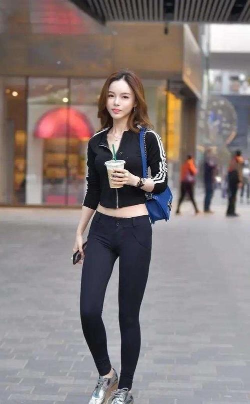 蕾丝|黑色紧身长袖搭配黑色打底裤，满分搭配，简单时尚不过时