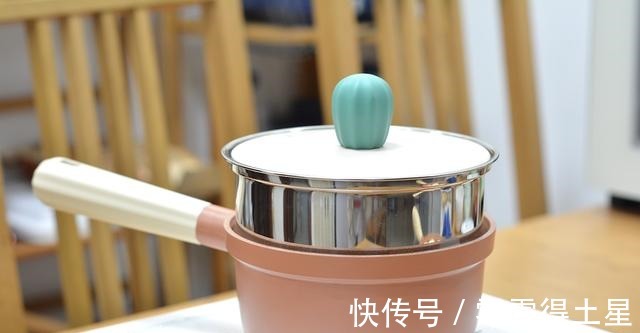 中筋面粉|早餐吃一屉鸡蛋虾皮韭菜包子,营养美味,软嫩口感,特别好吃!
