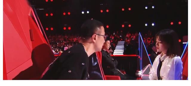 黄霄云|《好声音》:王靖雯PK输掉后崩溃大哭,为什么评论区都在骂贺三?