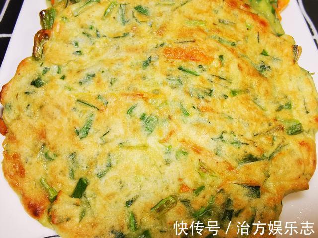 早餐饼|一把韭菜,一根胡萝卜,做好吃的蔬菜饼,简单营养,五分钟就完成