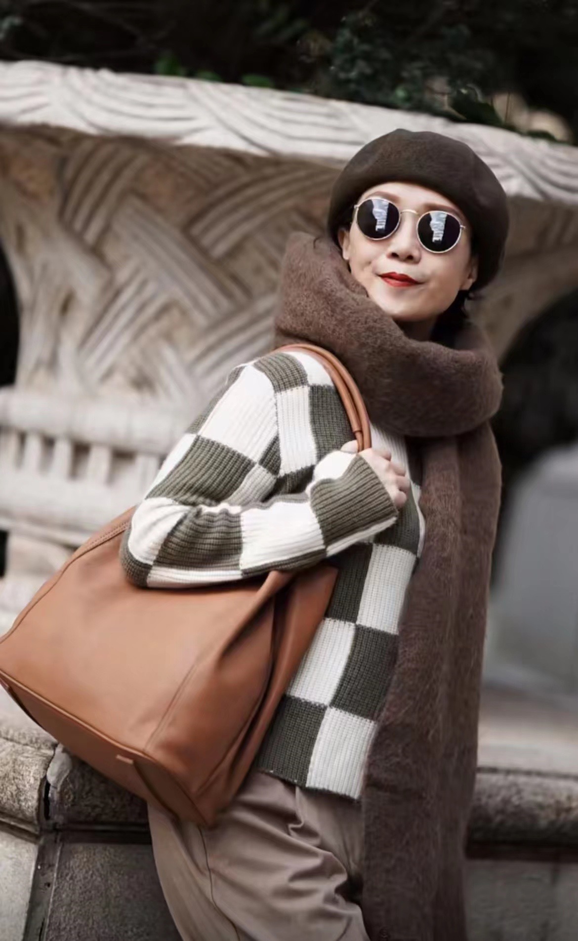 气质|这位50岁妈妈真时髦,靠穿搭打造高级气质,照穿优雅大气