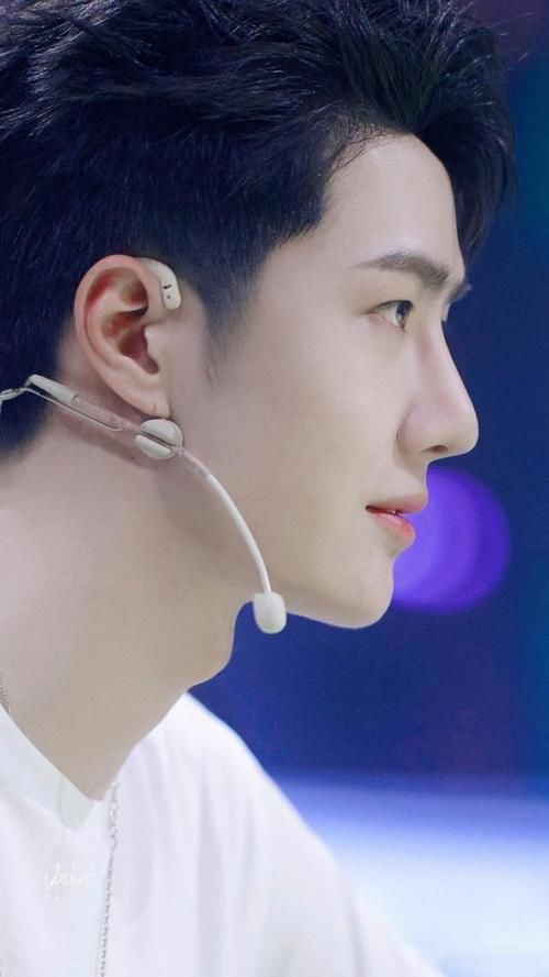 一起火锅吧|王一博:《一起火锅吧》改时间了,调整到每周日晚8点播出啦!