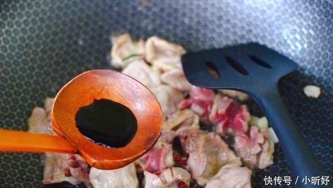 鸡身上最脏的部位,里面含大量重金属,白给都不要,炒菜要扔掉