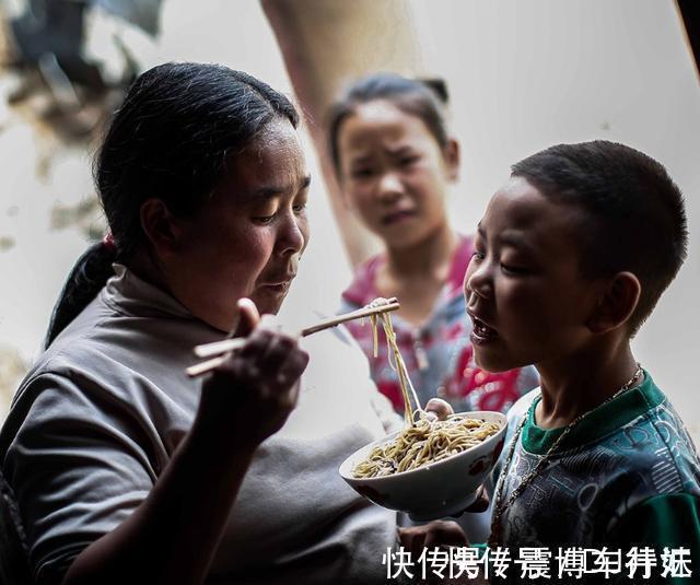 乡下|把女儿送到乡下姥姥家,一周后娃全变了,网友:城里娃变成村里娃