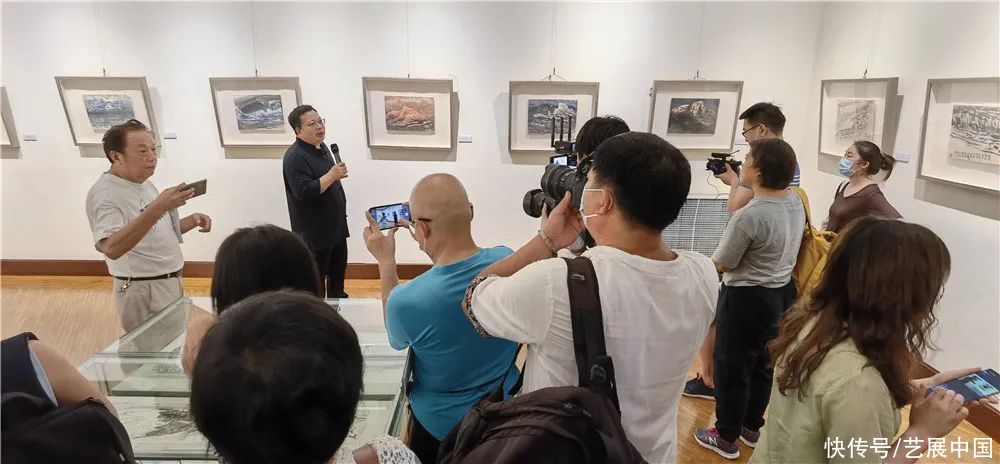 大武汉|著名画家周韶华山河纪行水墨作品展在江汉关博物馆开幕