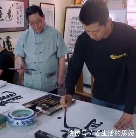 夏雨!夏雨书法写龙字,专业书法家只给打60分,网友却给他打98分