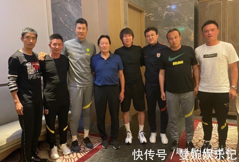 人民币|与国足续约5年,李铁年薪曝光!不及里皮1/85,卡帅是他的38倍