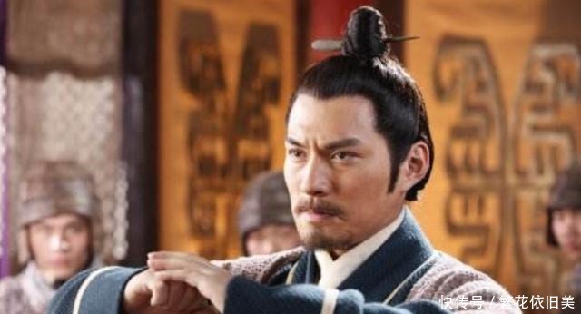 三大|穷困潦倒三大英雄,一个穷的卖马,一个卖刀,最后一个脸都不要了