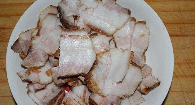  四溢|做回锅肉别傻傻只焯水！多加这一步，肉香四溢，一点都不腻