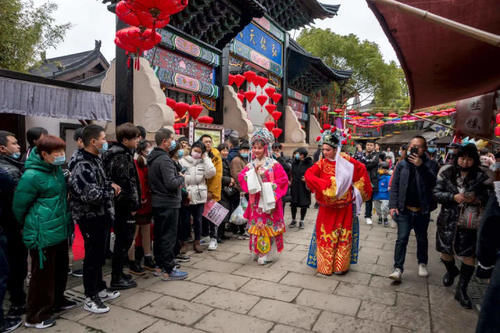 中年|又热闹又有年味，还有明星拜大年，象山影视城迎来开门红