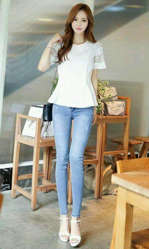 小姐姐|紧身牛仔裤小姐姐,时尚的穿搭,才能穿出小姐姐的性感身材