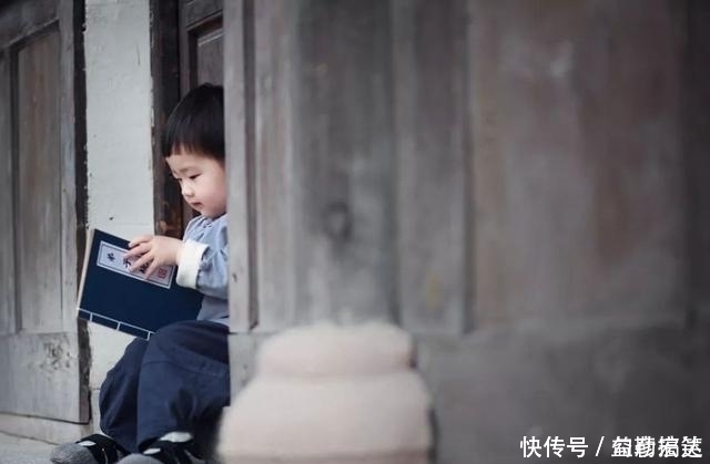 宝宝出生5天后紧握双拳离世,婆婆好奇掰开小手,宝妈泣不成声