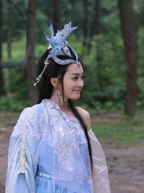 大阵$封神中的一个貌美女仙,因被元始天尊嫉恨,封神台上难逃灰飞烟灭