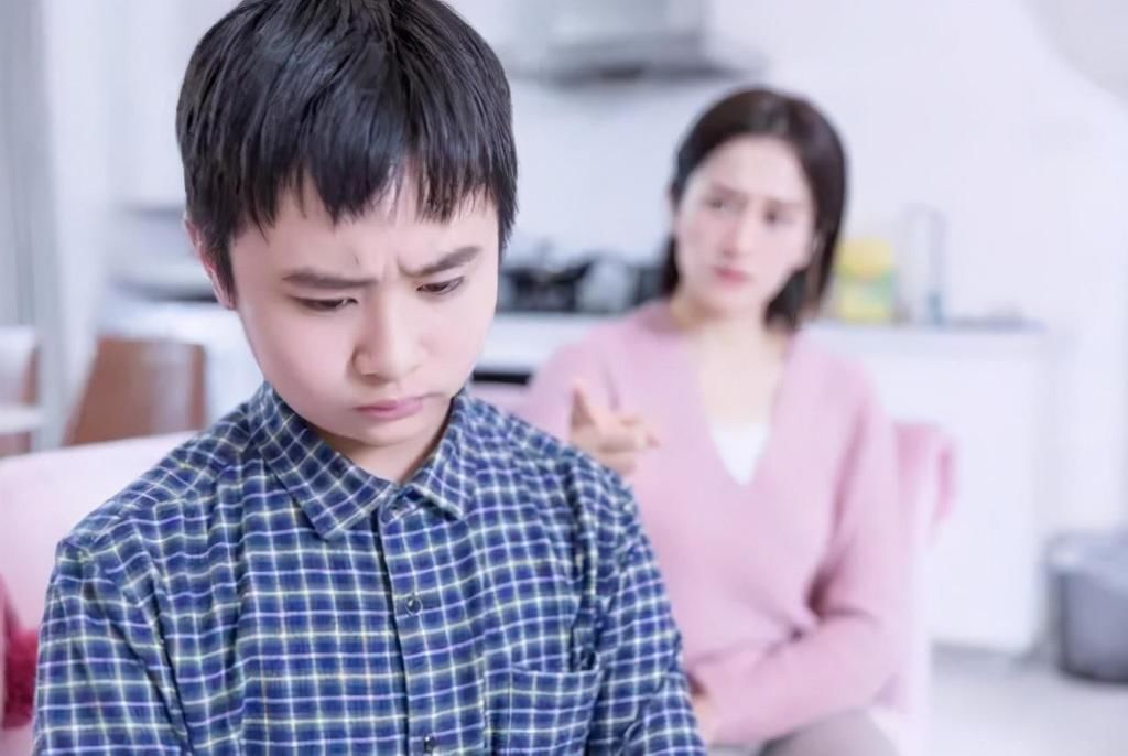 图图|如果孩子有3个特征,预示着他进入“仇亲期”了,要做好心理准备