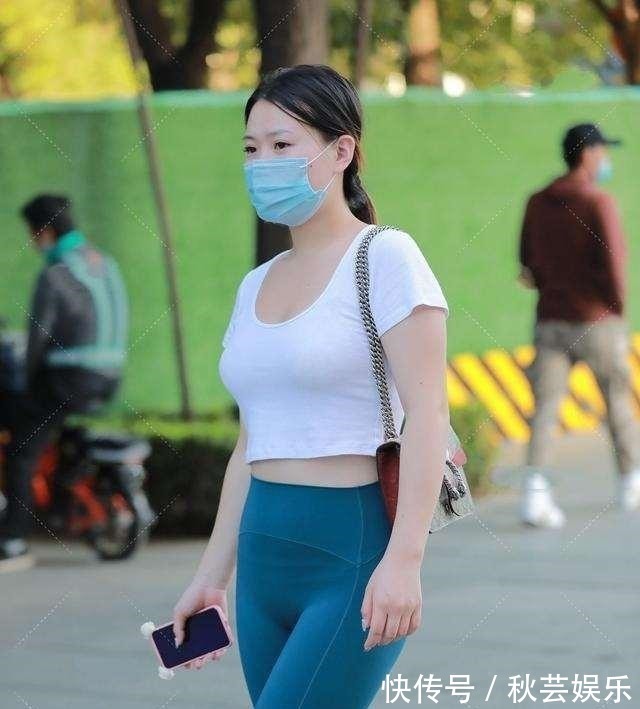 韩国 束腰贴身的打底裤,大方得体的搭配风格也耐看,风靡街头!