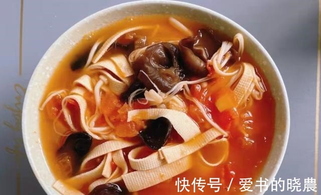 天一冷，常给孩子喝这汤，10分钟就上桌，营养极高，再贵也别省！