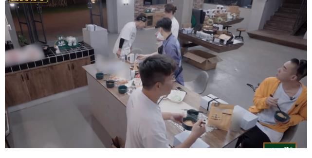 趙文卓|尹正深夜煮面，陳小春大口吃，張晉“賣弄”文化：還是離子燙好吃