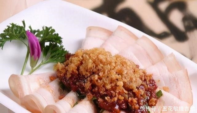 八道凉拌白肉，口感和味道各不相同，等着你来发现，等着你来品尝