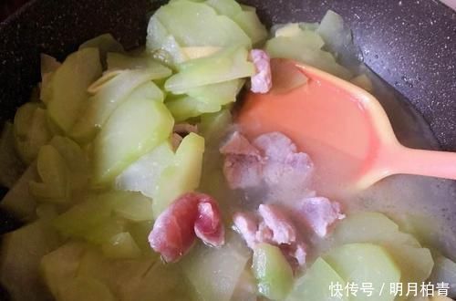  天冷了，遇见这菜别错过，上锅煮一煮，营养极高，孩子要多吃它