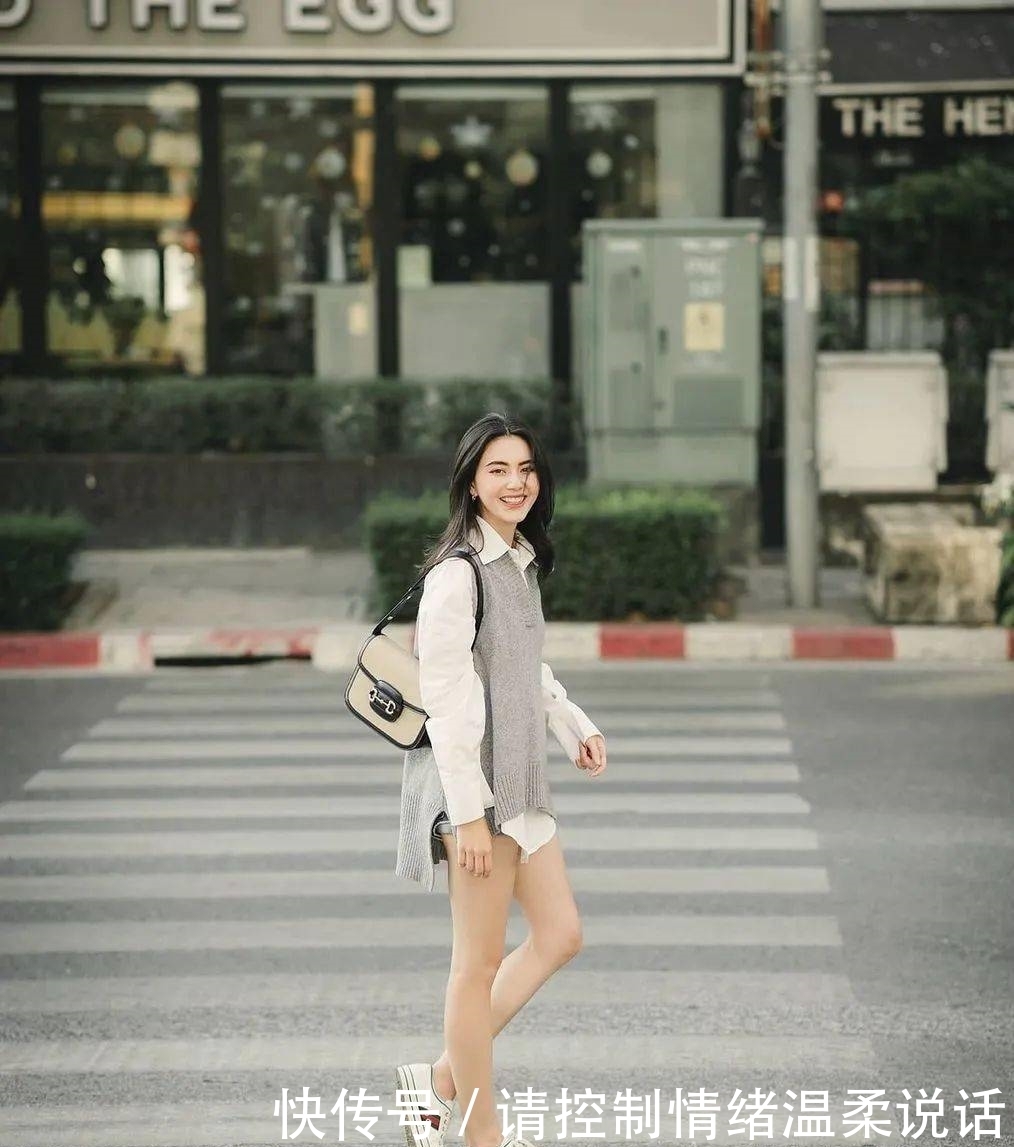 2021年第一套绝美气质穿搭:丝绒裙+毛衣!!!