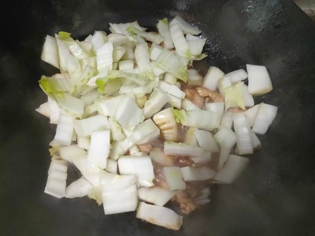 冬天炖白菜,多加2样食材,白菜软烂好吃,家人特别喜欢