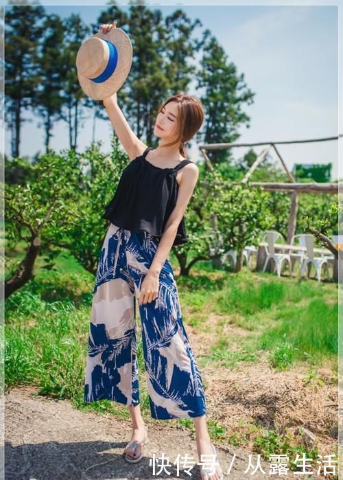 小姐姐|美女穿搭：浪费度假风的穿搭，海岛气息十足，小姐姐很浪漫