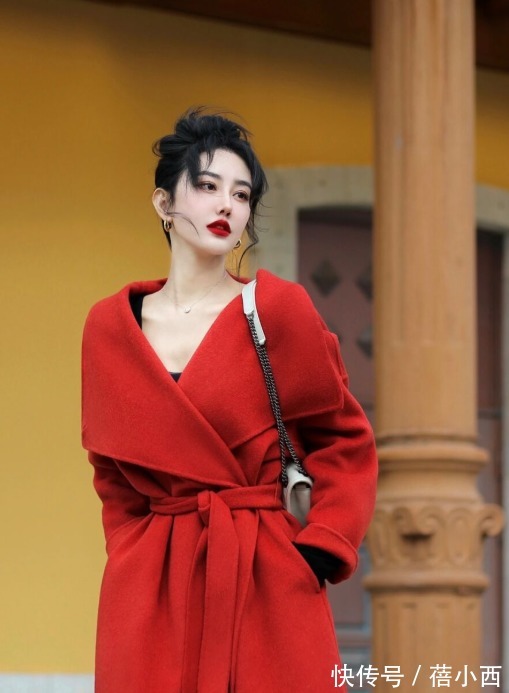 下半身 年末就要穿“红色大衣”,显白显气质,奔四的女人穿上年轻10岁!