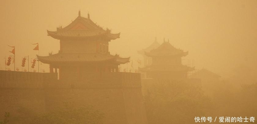 当全网都在催关晓彤给鹿晗庆生时,一场关乎全人类的灾难正悄然降临……