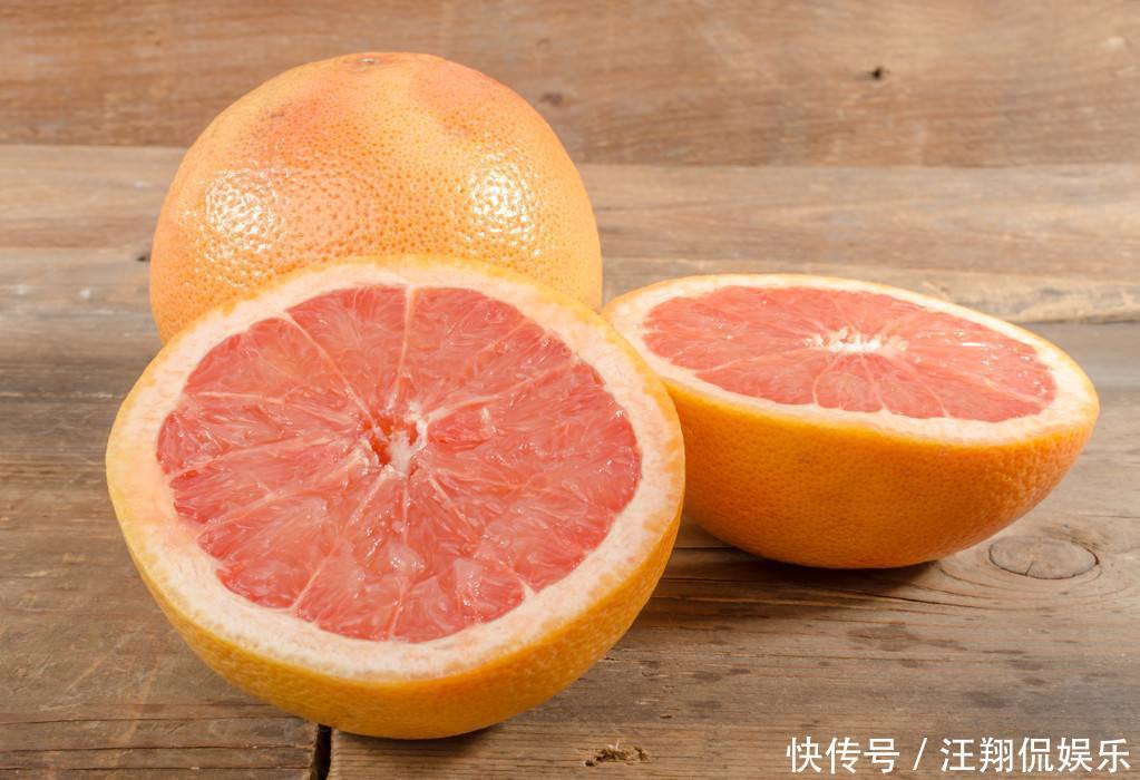 柚子该挑圆的还是尖的,农民朋友教你3个技巧,保证个个皮薄汁多