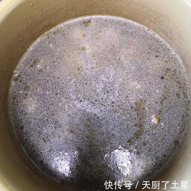 鸭肉|薏米海带炖老鸭，汤汁清淡，鸭肉软烂