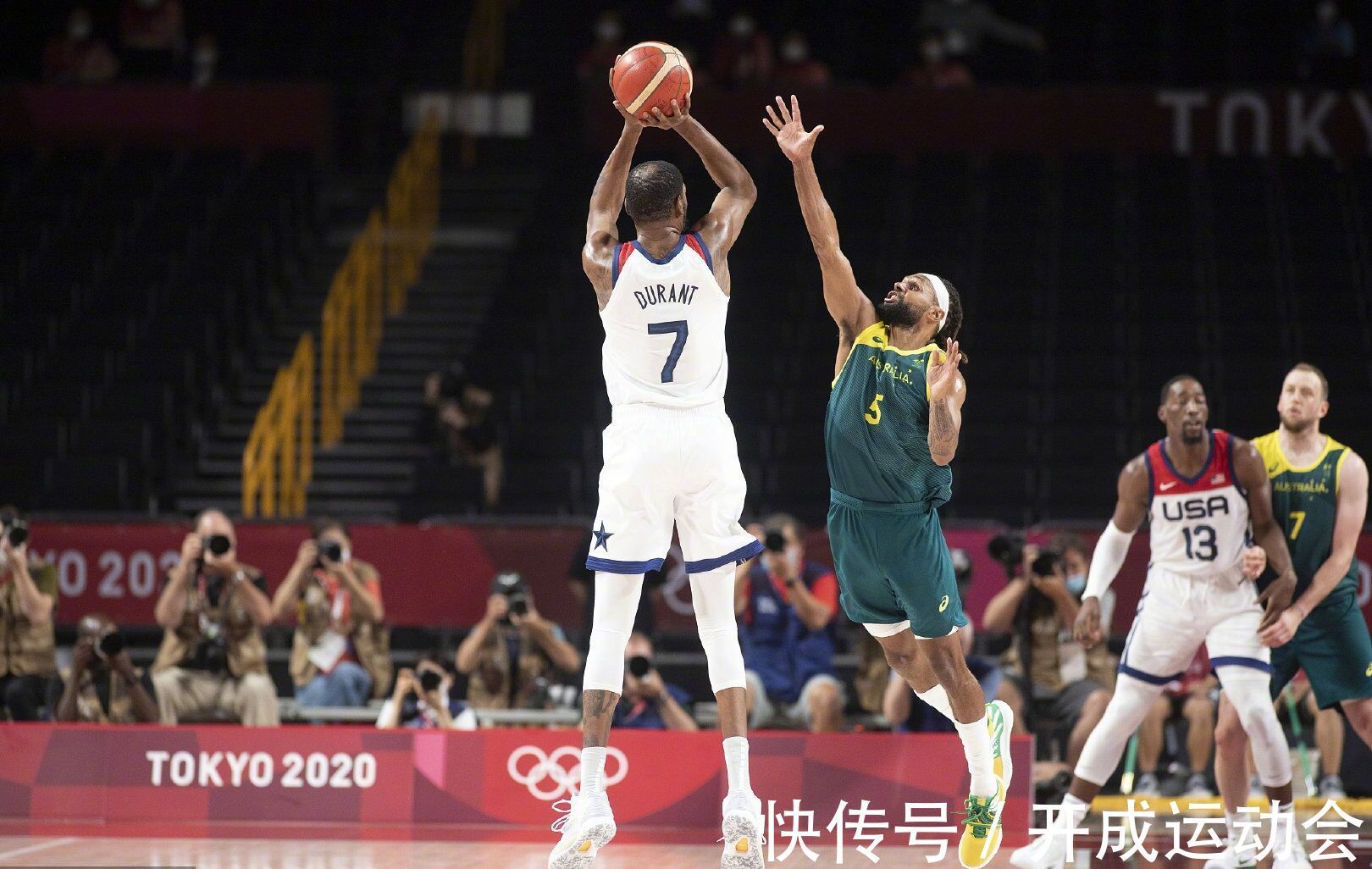 绝境|澳大利亚领先15分，美国男篮身陷绝境，NBA球星防守了，苏群点评