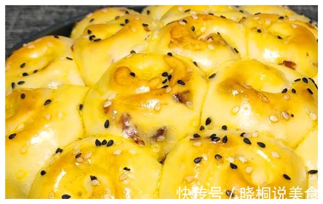 面包在家就能做，一碗面粉搭配两个鸡蛋，不用烤箱，出锅就能吃！
