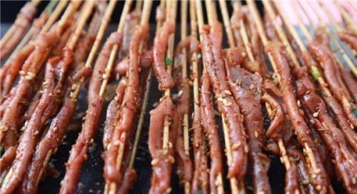 吃烧烤“最不划算”的4种食材,点2种以上,老板人傻钱多