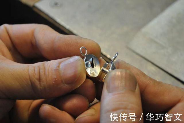 半球形 这件暗藏机关的项链,又变手链的可拆搭扣