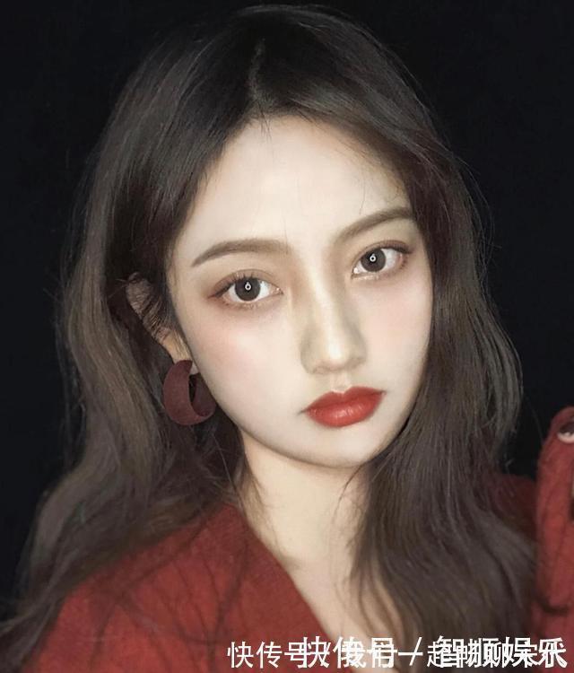 颜色|“港风色”更适合黄皮,素颜涂都很显白,关键是气质拿捏到位!