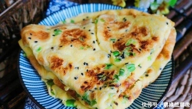 还是老妈这样做的鸡蛋饼好吃,美味又营养,一口气就吃了10张