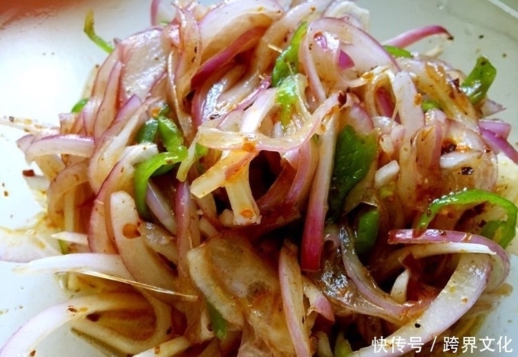 医生提醒吃洋葱的时候不要再放此物了,随时可能对视力不好